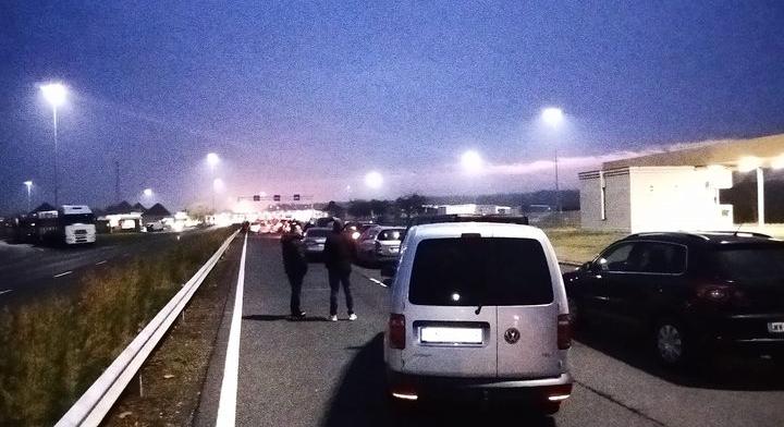 Durvul a határhelyzet, legalább négy órát kell várni Ásotthalomnál