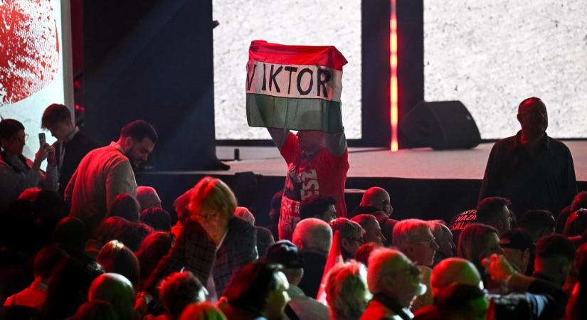 Magyar szerint félház sem volt Orbánék szegedi rendezvényén