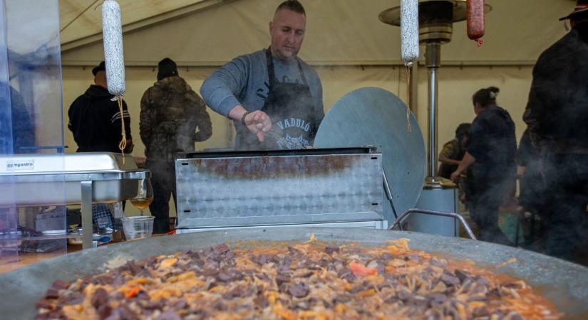 Taroltak a disznóságok Jakabszálláson