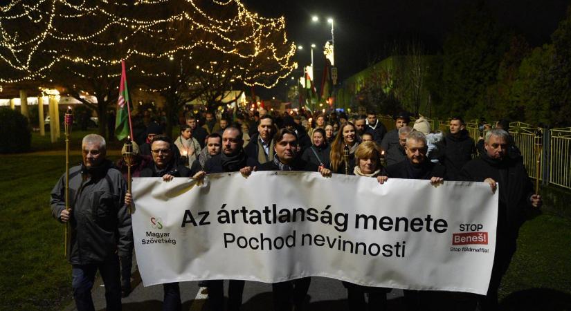 Fáklyákkal a kollektív bűnösség ellen – Az „Ártatlanság menete” Dunaszerdahelyen