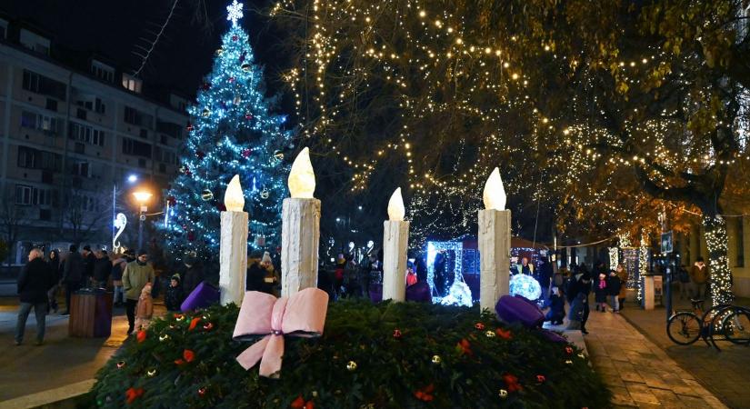 A karácsonyi várkozás időszakának végéhez értünk, fellobbant a negyedik gyertya lángja is – galériával