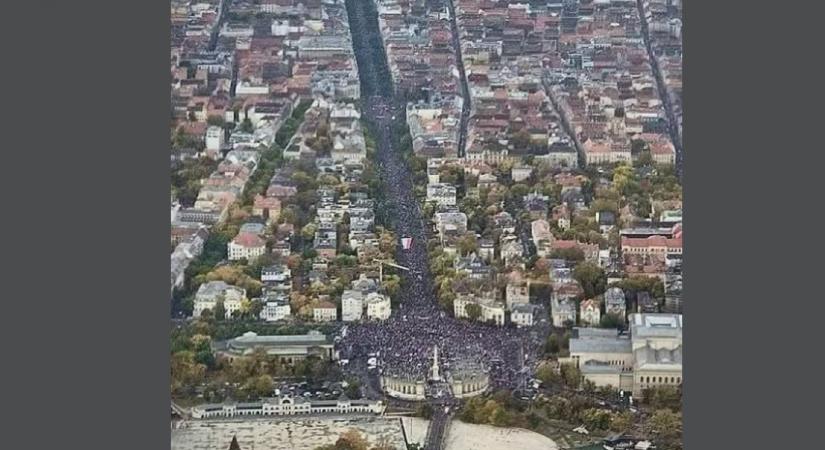 Államtitkári ajánlásra, két nap alatt kapott 300 millió közpénzt az a „kutatóközpont”, amely hamisnak nevezte az október 23-i légifelvételt a tiszás tömegről