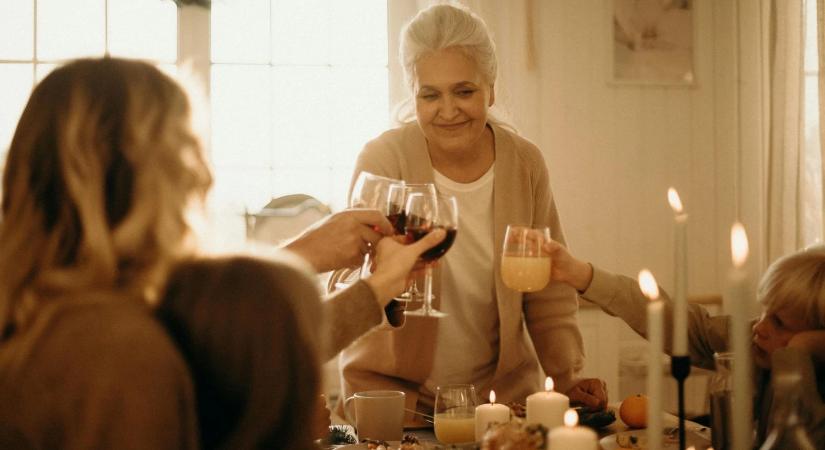 Karácsony a szülőknél: szeretet, bejgli… és egy kis idegeskedés