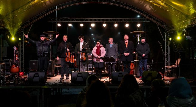 Karácsony kapuja Szentgotthárdon a Csík zenekarral