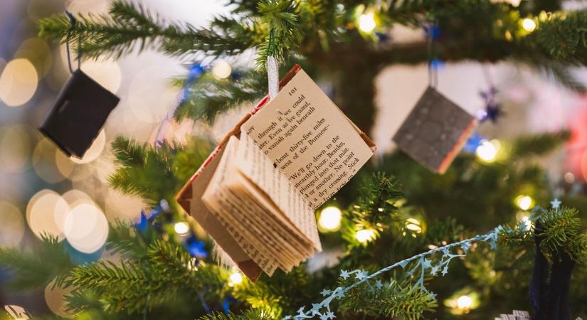 Adventi krimik, magyarok Hollywoodban és a világűrben – íme a könyvek, amik nem hiányozhatnak idén a fa alól
