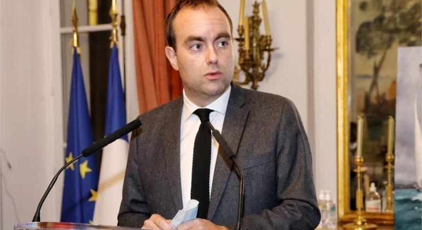 Franciaországban nincs megállapodás a pártok között a költségvetésről, a miniszterelnök átmeneti megoldást javasol