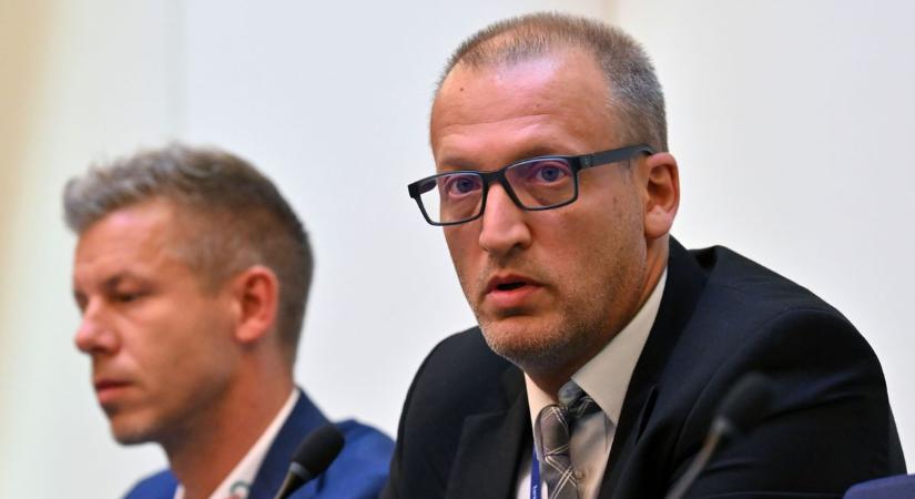 Magyar Péter kidobóemberekkel akadályoztatta meg a Hír TV Tarr Zoltánnal készülő interjúját