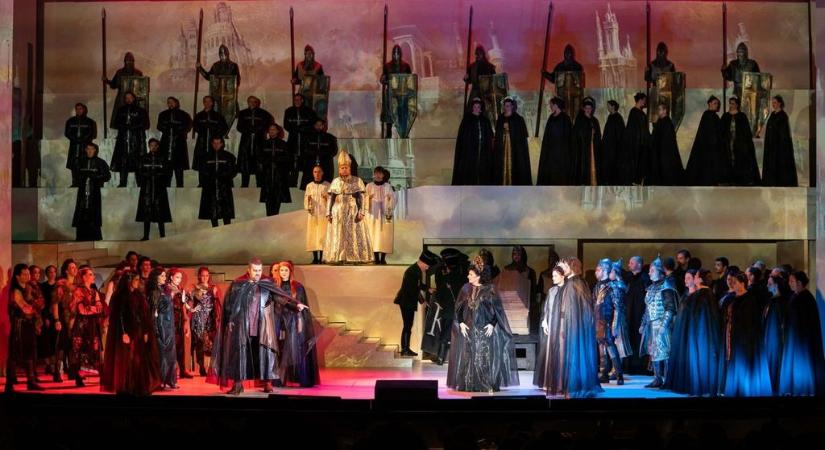 A magyar államalapítás 1025. évfordulója alkalmából Szent István előtt tiszteleg a Magyar Állami Operaház