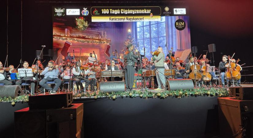 Debrecenben mutatta be először jubileumi karácsonyi nagykoncertjét a 100 Tagú Cigányzenekar