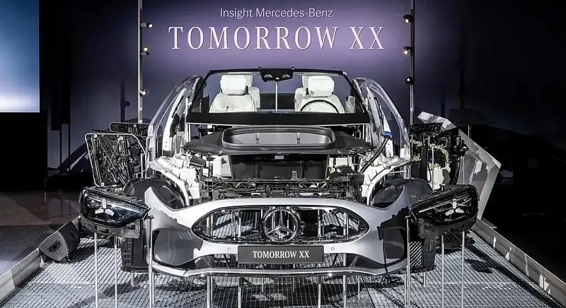 Csavaros fényszóróval jön a Mercedes, vége a komplett cseréknek