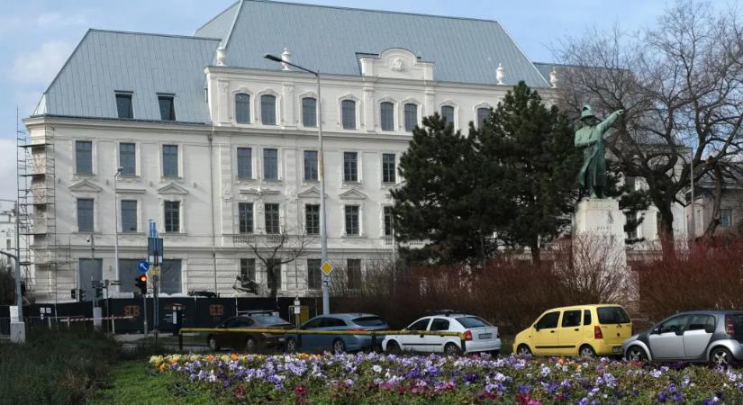 Igazságos 100 ezer forintos támogatást adni, hogy valaki ne használjon 10 négyzetméter közterületet?