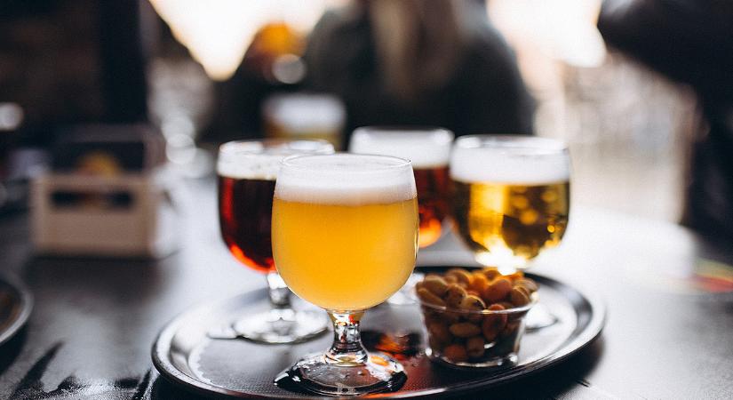 Mínuszban az alkoholbiznisz: háromszor többe kerül, mint amennyit az állam keres rajta