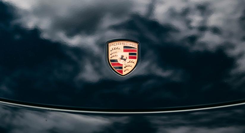 Porschék tömkelege mondta be az unalmast Oroszországban
