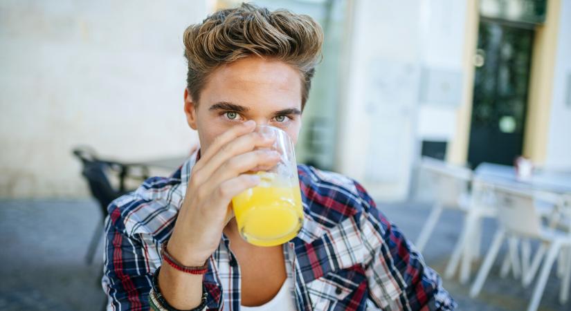 Nem alkoholos, mégis durván pusztítja a májat – Sokan napi szinten isznak belőle