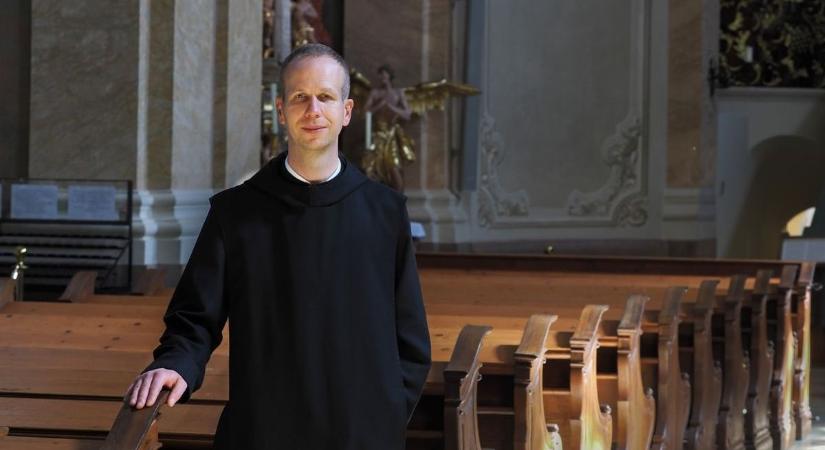 „A remény nem tűnik el a sötétségben” – Mihályi Jeromos perjel adventi gondolatai