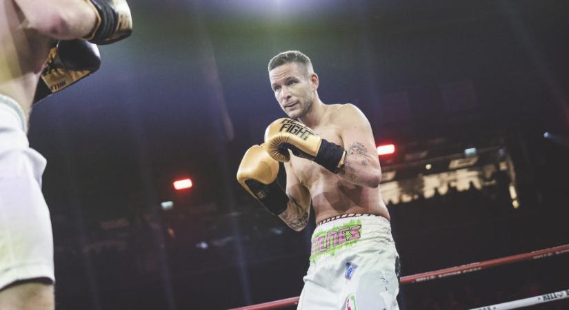 Istenes Bence győzelemmel zárta első profi ökölvívó-mérkőzését