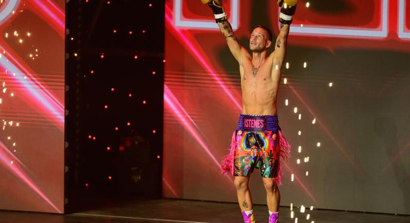 Durván ment az adok-kapok: Istenes Bence hatalmas győzelmet aratott élete első profi ökölvívó mérkőzésén