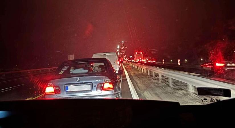 Karácsonyi rémálom az autópályán: Brutális dugókkal indult az adventi hajrá