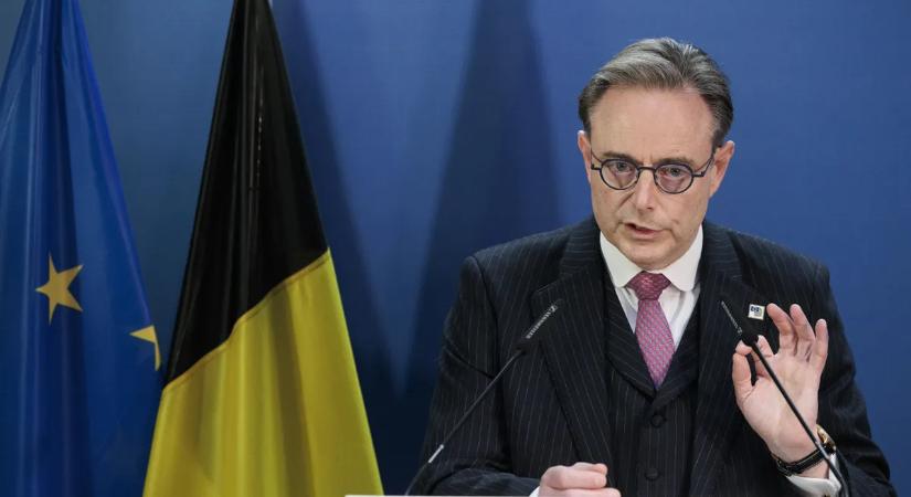 A belga miniszterelnök nem kímélte a Politicót – videó