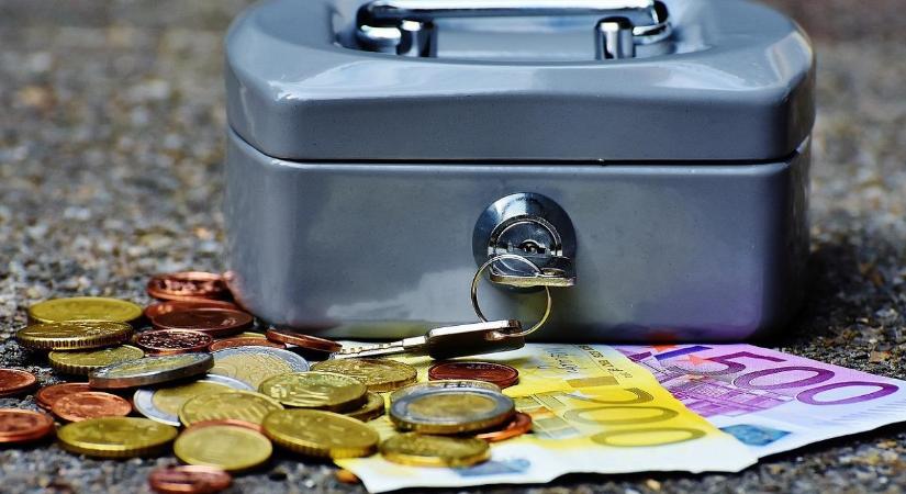 Az EU a digitális euró bevezetése előtt az adatvédelemre és a bankok aggályaira koncentrál