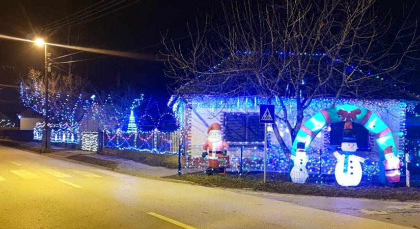 Eltávolíttatták a lakiteleki nő mesés karácsonyi díszeit a háza elől