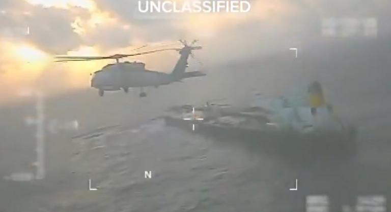 Donald Trump beváltotta fenyegetését, videón, ahogy elfoglalnak egy olajszállító hajót