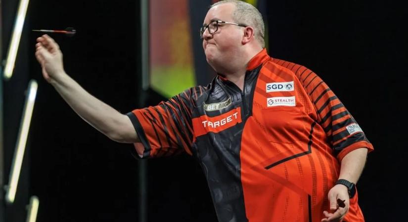 Sokkolóan mély dekoltázs vonta el a játékosok figyelmét a darts-vb-n