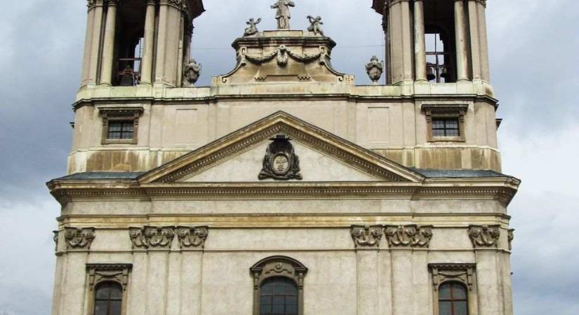 Különleges ereklye érkezik Pápára