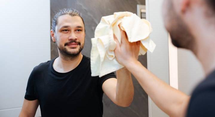 Eddig rosszul csináltad, legközelebb így tisztítsd a fürdőszobai tükröt