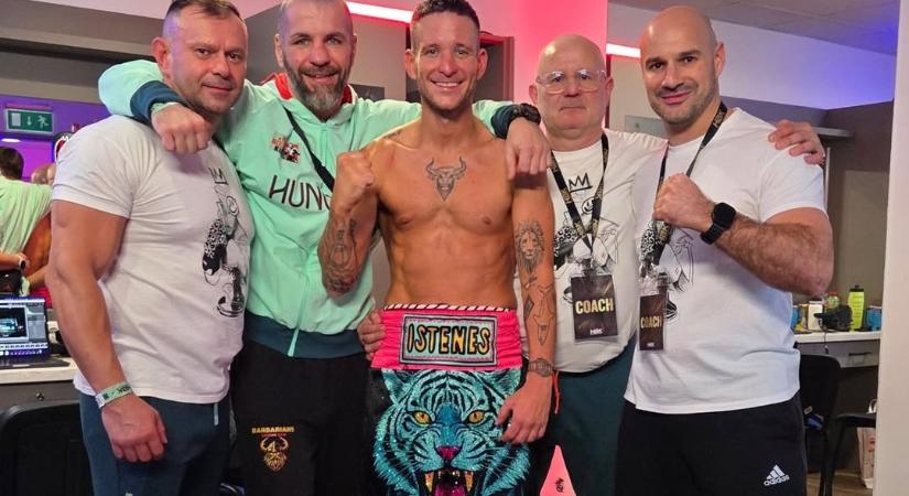 Istenes Bence profi bokszoló lett és nyert is élete első profi bokszmérkőzésén