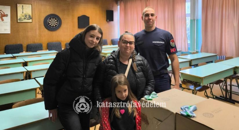 Egyszülős családoknak segítettek a hajdú-bihari tűzoltók