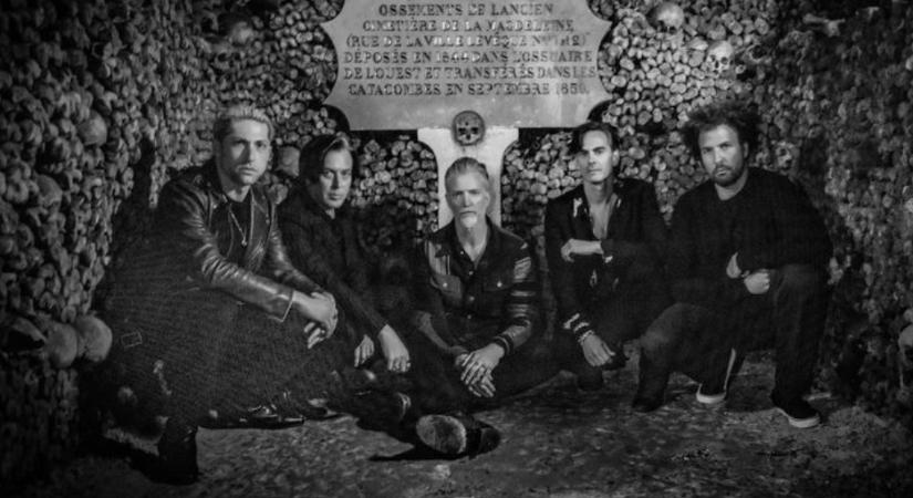 A QOTSA karácsonyi ajándéka