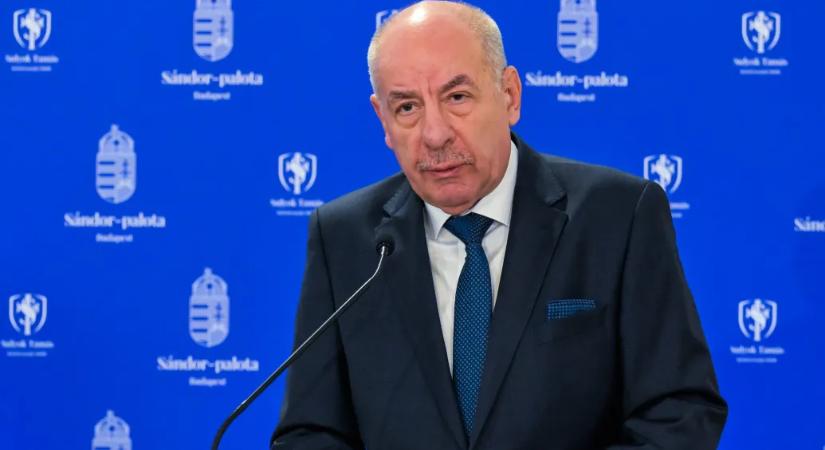 A köztársasági elnök szerint neki nincs lehetősége aktívan foglalkozni a gyerekvédelem ügyével