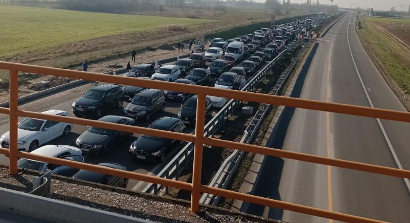 Ha jót akar, kerülje el a Röszke-Horgos határátkelőket