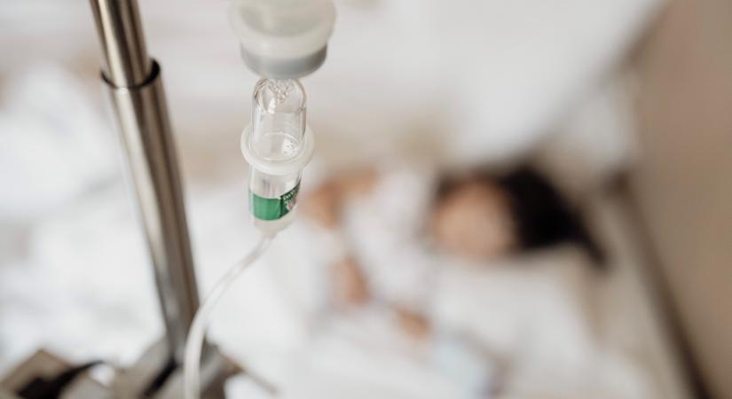 „Soha nem gondoltuk volna, hogy még halljuk a lányunk nevetését – karácsonyi csoda történt”