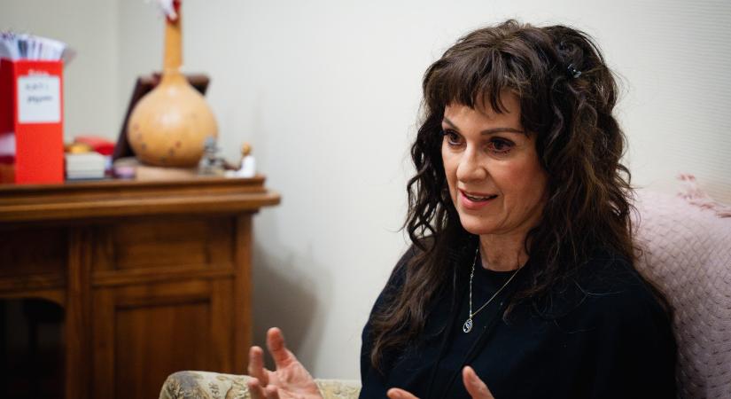 Megkezdődött a gondnokság alá helyezési eljárása annak a fiúnak, akit édesanyjának kellett beperelnie