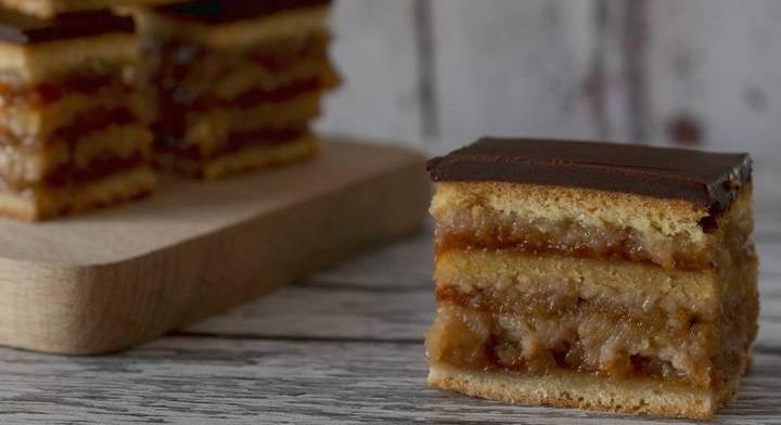 Klasszikus zserbó új köntösben: narancsos, barackos változat