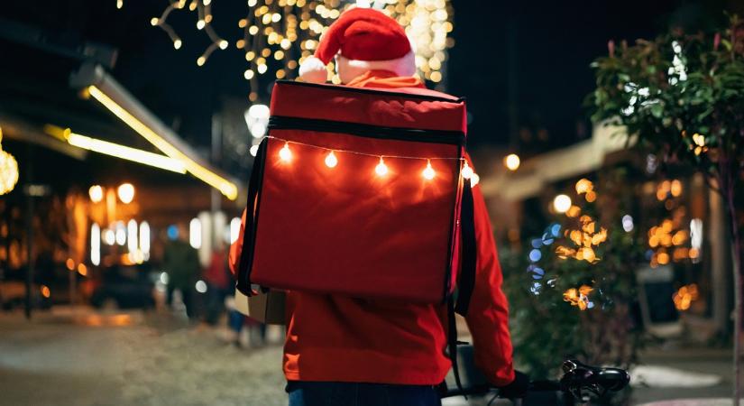 Összefirkálta a liftet a futár, mert nem kapott borravalót