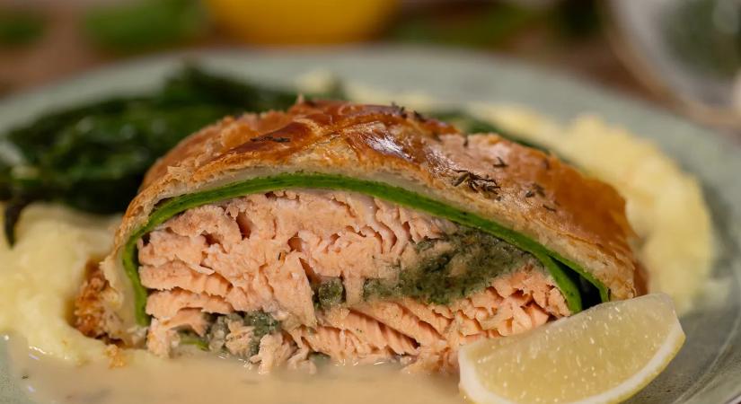 Látványos és elegáns fogás az ünnepi menüben: lazac Wellington-módra