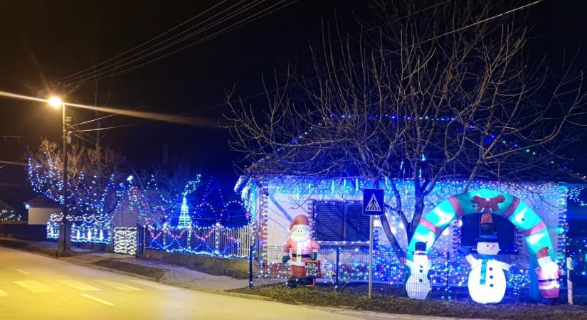 Feljelentették az asszonyt az önkormányzatnál a háza elé kihelyezett karácsonyi dekorációk miatt