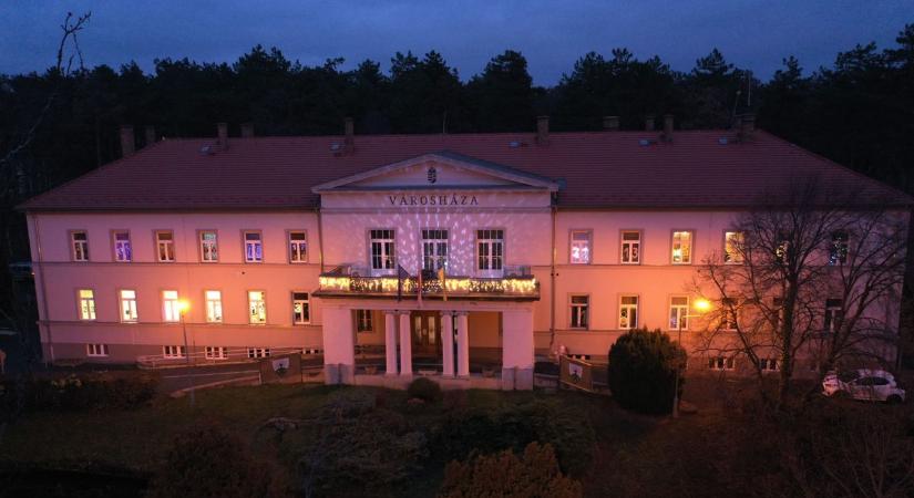 Adventi naptár a balatonfűzfői városházán!