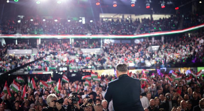"Köszönjük, Szeged!" - Ezt üzente a Háborúellenes Gyűlés után Orbán Viktor