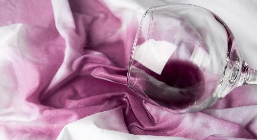 Foltos a karácsonyi terítőd? Elő a szódabikarbónát!