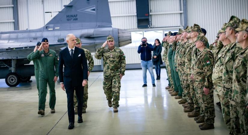 Szalay-Bobrovniczky Kristóf a brüsszeli döntésekről beszélt a szegedi háborúellenes gyűlés előtt – videóval