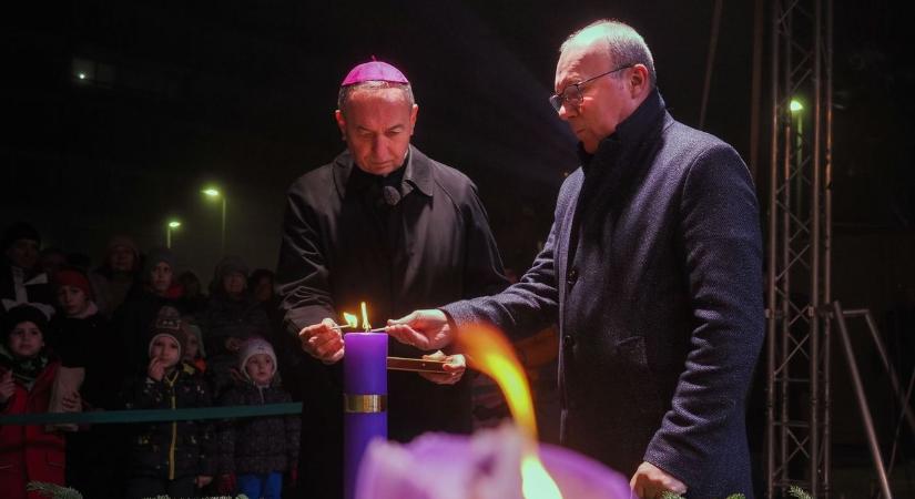 A szeretet gyertyájának lángja is ég már Veszprémben (galéria)