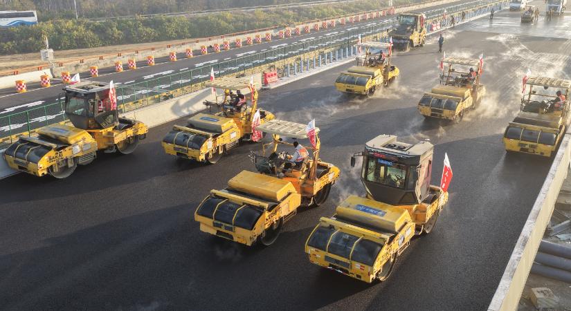 Így is lehet: 6 óra alatt elkészült az egy heti aszfaltozás