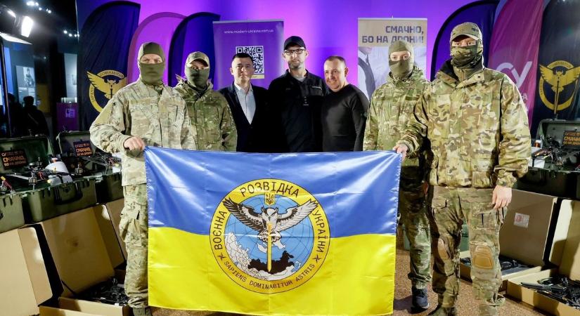 „Titkos dobozokat” adott át az ukrán hírszerzésnek a Magyarországról kitiltott kém, akit Magyar Péter a „testvérének” nevezett