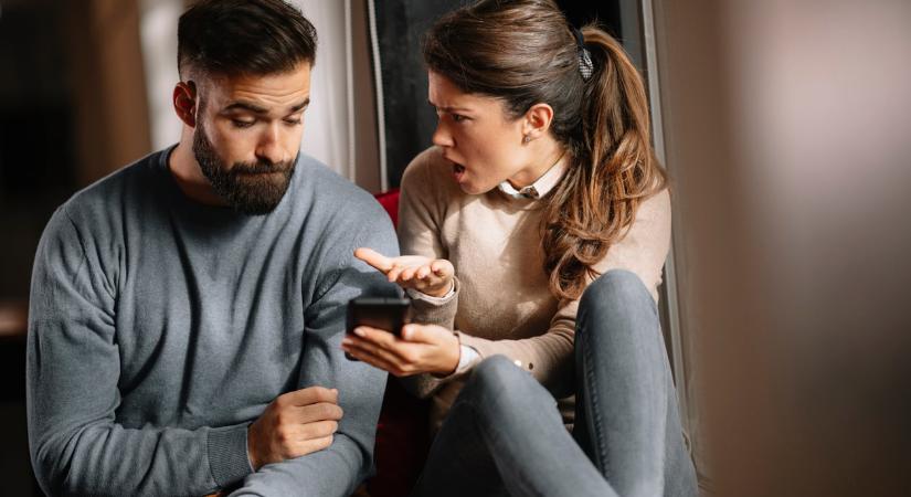Nincs mit titkolnom, mégsem hagynám sose a páromnak, hogy átnézze a telefonomat