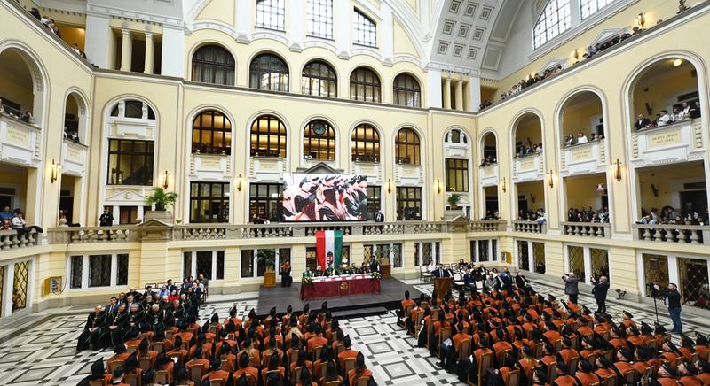 Diplomaosztó és elismerések, Kapu Tibor a Debreceni agrárkar címzetes docense