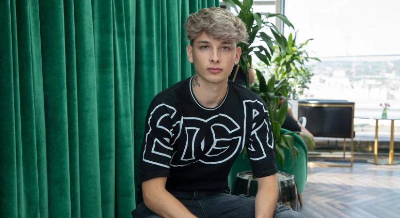 Szerelmes a Kőgazdag fiatalok sztárja: ez a bombázó csábította el – fotó